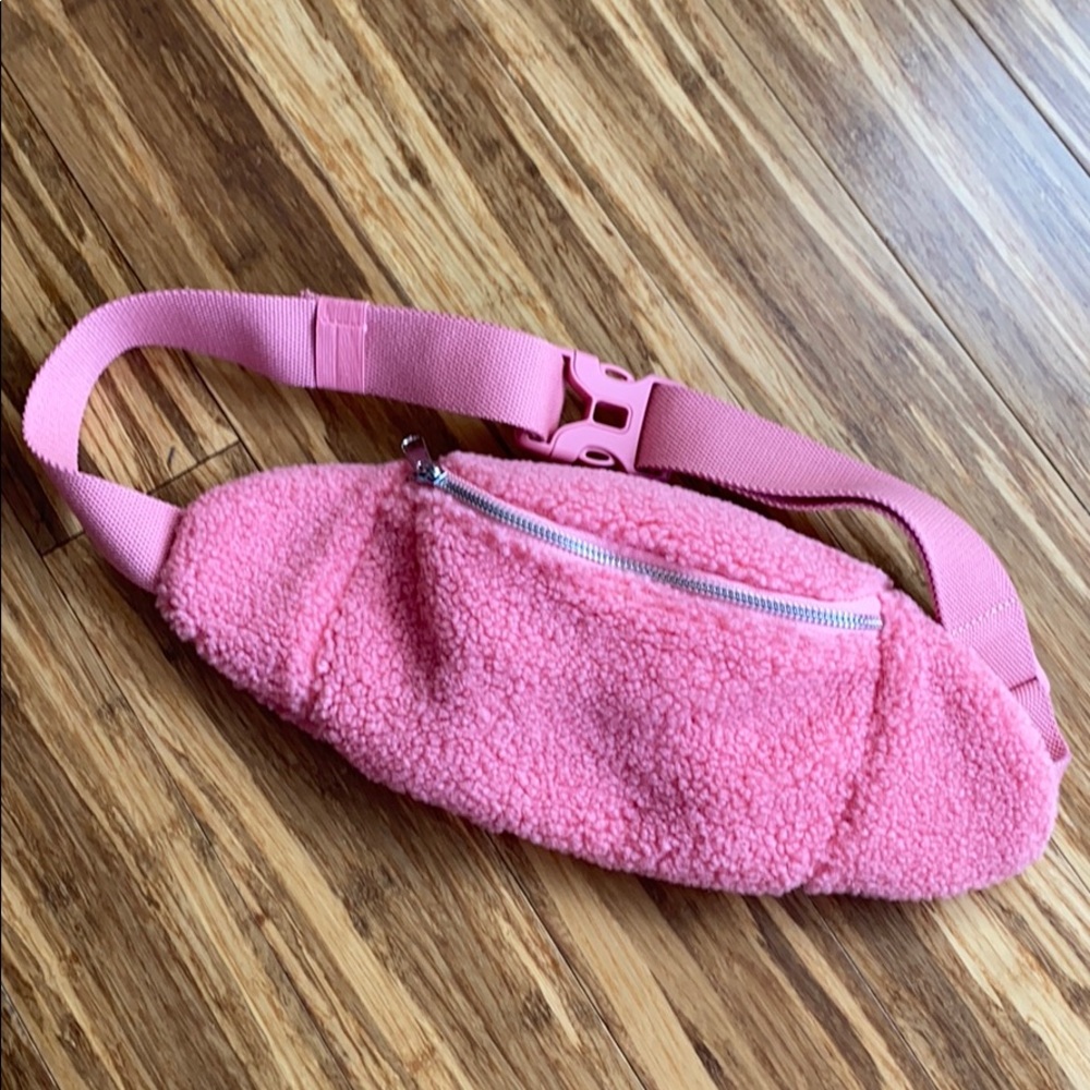 New No Tag - GAP Sherpa Fleece Belt Bag